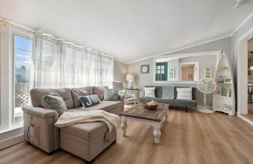 Riverside Retreat Minutes to Beach Updated Kitchen - Foto 2