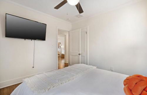 Hot Tub & Pool Table Mins to Beale Renovated - Foto 19