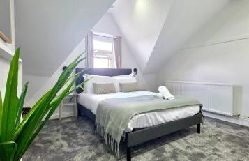 Claude Road Apartments by Switchback Stays - Photo 8