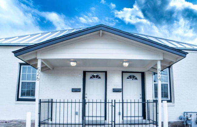 Fascinating 1BR 1 BA Near Festive DT and Riverwalk - Foto 1