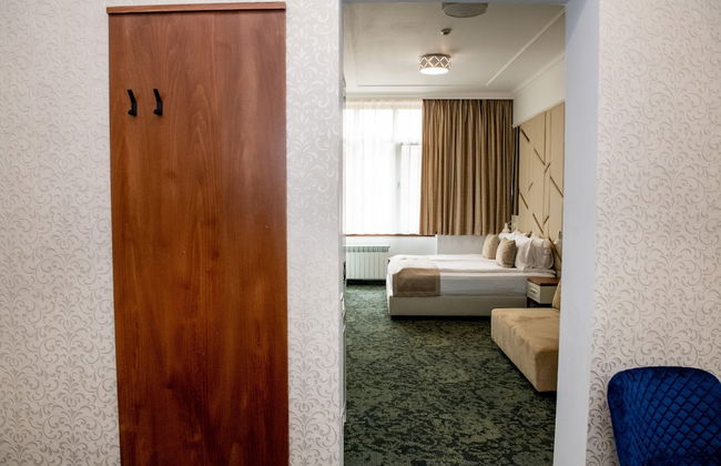 Agora Boutique - Photo 39