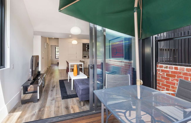 Class, Style and Location in Carlton - Photo 5