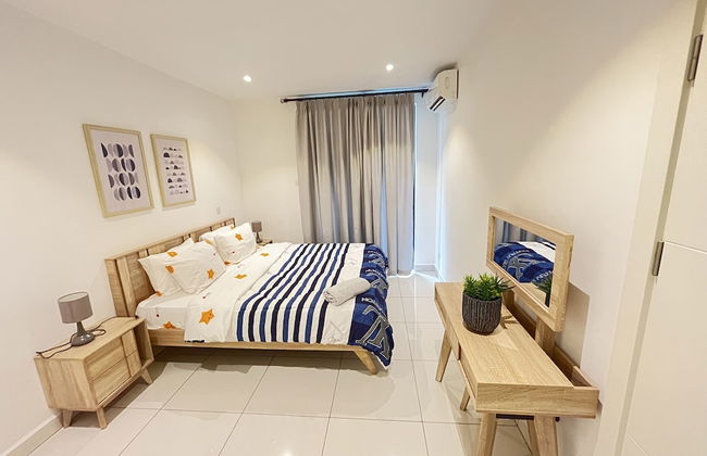 Embassy Gardens Apartment - Photo 17