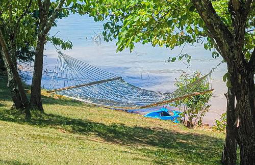 Scenic Lakefront Cabin Dock Water Activities Games - Foto 42