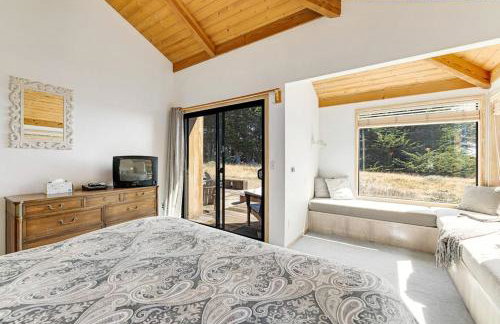 Urban Escape Compound - Photo 11