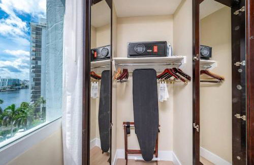 Amazing Intracoastal Views - Walk to the Beach! - Foto 16