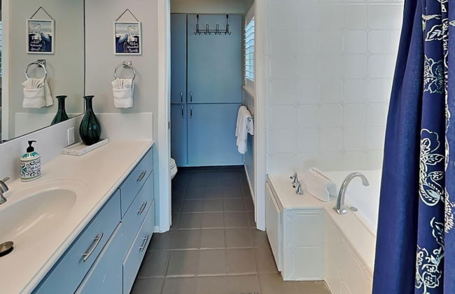 Pirates' View of the Sea - Foto 12