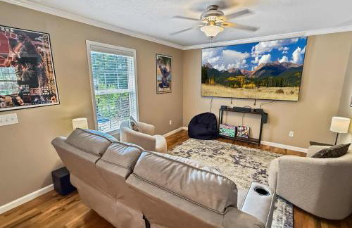 Comfy King Bed Townhouse with Outdoor Sitting Area - Foto 10