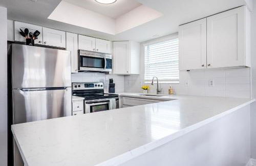 2bd 2ba Beachside W 3Min to Beach - Foto 7