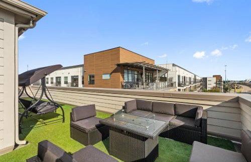 3 BD Townhome w Rooftop Terrace w Free Parking - Foto 16