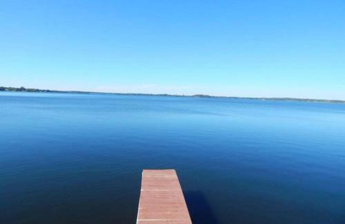 Lakefront Oasis with Private Hot Tub - Foto 17