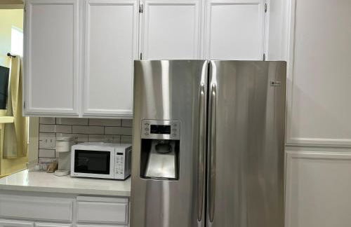 Remodeled 3B2B Bright House with a King Suite - Foto 17