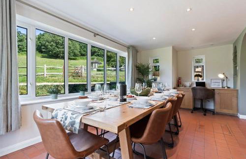 Stunning Countryside Home in Surrey by 53 Degrees Property, Ideal for Family Getaways, Private Tennis Court! - Foto 18