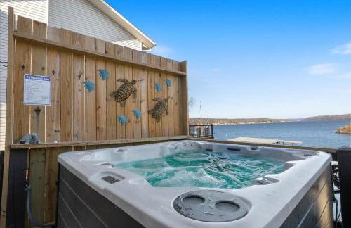 Lakefront Family Retreat w/ Views, Boat Slip - Foto 50