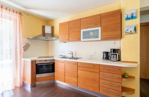 Charming Orange Apartment with Private Pool and Garden Oasis - Foto 8