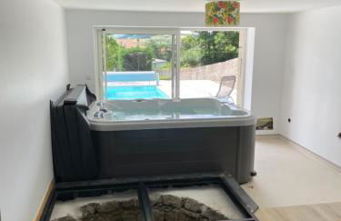 Gite authentique au coeur de Blavozy avec piscine privée, jacuzzi et terrain de pétanque - Foto 7