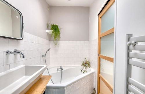 La Petite Maison Centrale - T4 - Centre Montluel - Foto 16