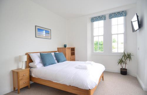 Towennan - four bedroomed apartment in quiet seaside village. - Foto 2