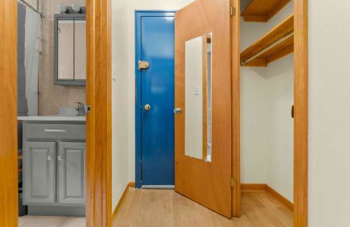 Immaculate furnished 1-Bedroom Apartment - Photo 13