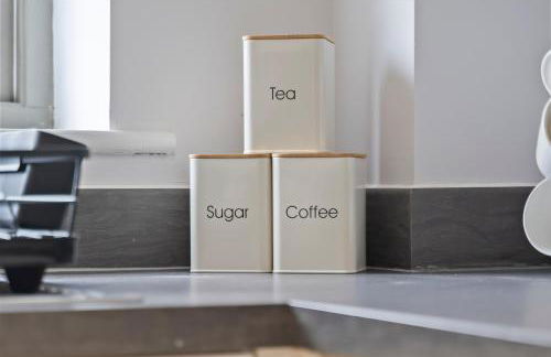 Exquisite 7 Bedroom 5 Bathroom House - Over 1900 sqft - Close to City Centre with Free Parking, Fast W-Fi and SmartTVs by Yoko Property - Foto 36