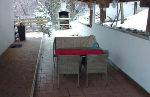 Plesivica Hillside Holiday Home with Hot -Tub - Foto 49