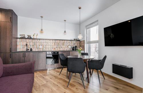Mirror Garden Apartment - Private Garden, 15 min to Old Town & Beach - Foto 1
