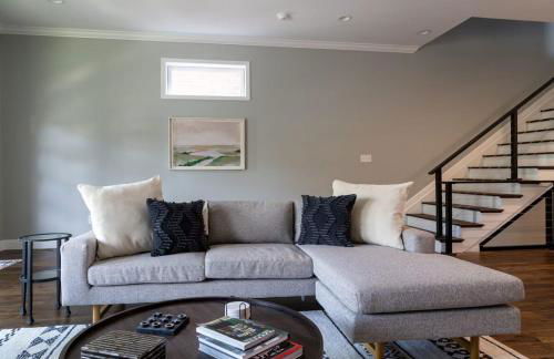 Lovely Modern 3BR-3BA Grove Home ABODEbucks - Photo 5