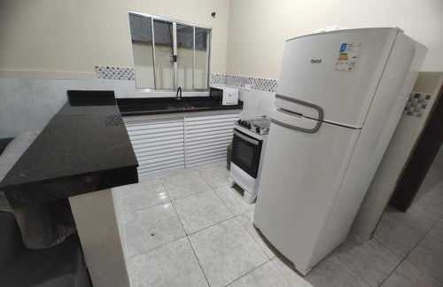 Casa para Famílias e Grupos com Ar-condicionado, Churrasqueira e estacionamento próximo em Praia Grande - Foto 40