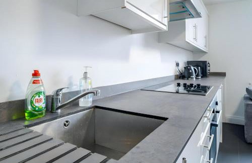 Stylish 3BR Derby Apartment - Sleeps 6, Central Location - Foto 29