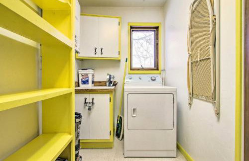 Cozy Home with Hot Tub Half Mi to Salmon River! - Foto 25