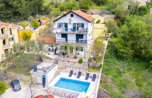 Mila and Jurija Formenti 2 apartments in heart of nautic marina, with heated swimming pool May till October, bikes, Sup, kajak, free parking in our garden - Photo 12