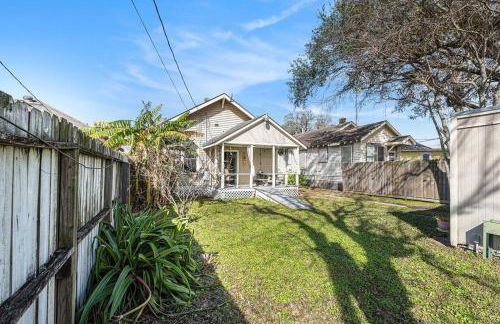 Beachy Bungalow! 2BD, King Bed - Foto 25