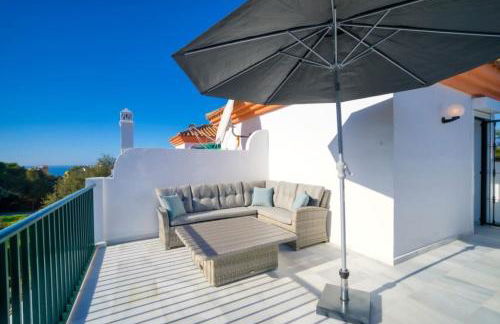 Marbella Luxury Home with Games Room & Sea Views - Photo 22