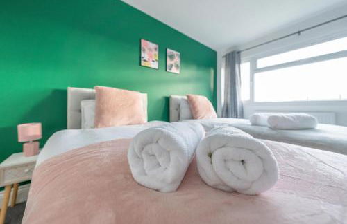 Elegant Bedroom -Near M25, Free Parking , Free WiFi - Foto 14