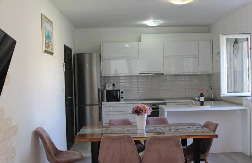 "Heaven on earth" with pool - Photo 21