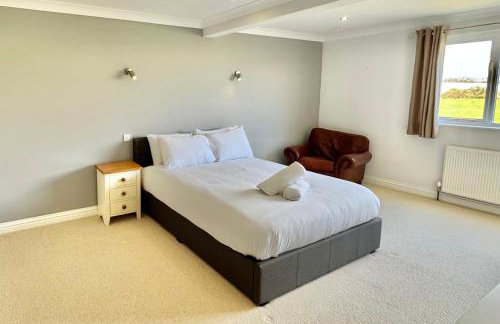 Stunning 7 Bedroom Escape Near New Forest and Beach - Large Garden - Serene Setting - Sleeps 14 - Foto 26