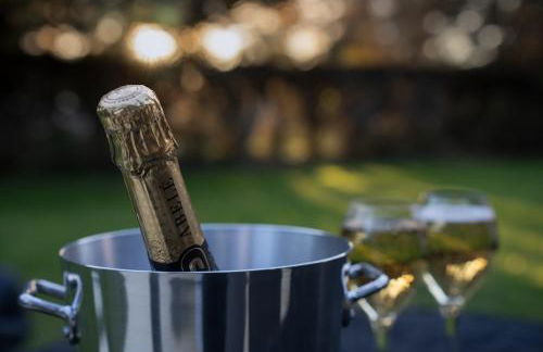 Premium suite with jacuzzi - Photo 33