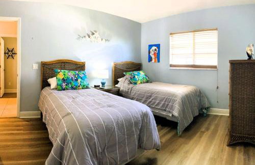 Relax with nature in our Waterfront 4 bedroom -HEATED POOL HOME-KING BED - Foto 37