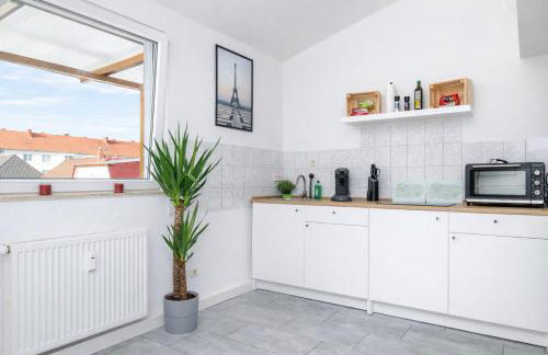 Larooms Merseburg - Apartment LP01 - 2 Zimmer, 2 Einzelbetten, 1 Doppelbett, große Couch, Küche, Balkon, Waschmaschine - Foto 10