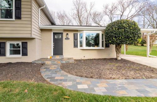 5 bedrooms with 4 Full Bath Fire Pit BBQ and Plush Amen on 1 2 acre - Photo 67