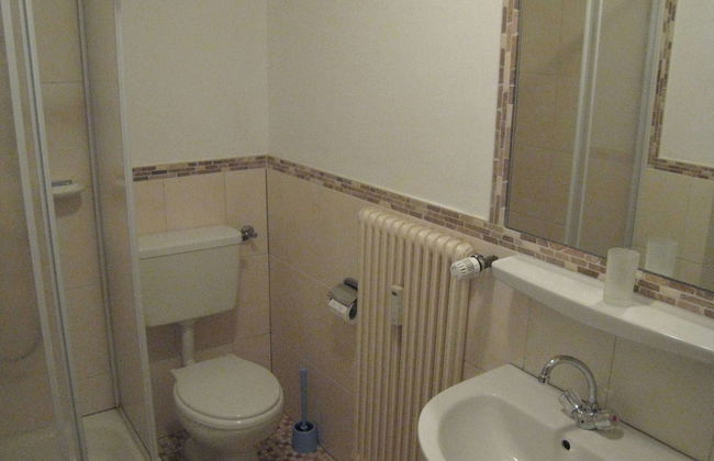 Morbach Hillside Mansion - Photo 9