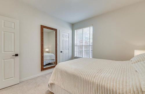 Elegant Home with Private Patio, 2 Mi to UTD Campus! - Photo 26