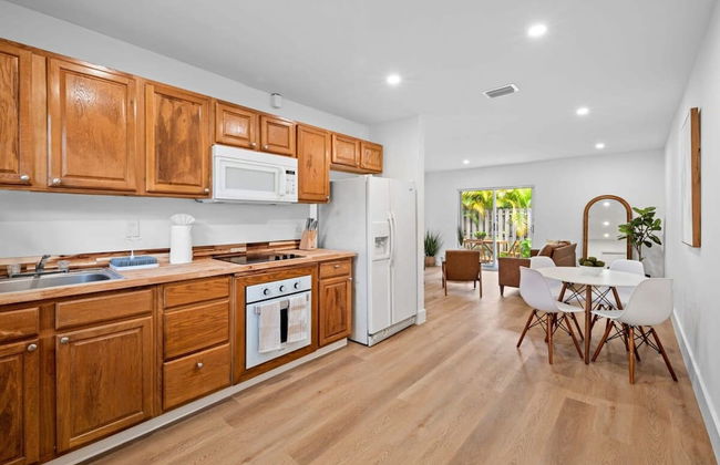 Spacious 2 BR Sailboat Bend - Photo 9