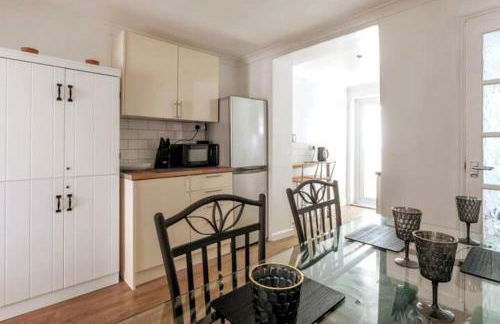 Stylish 2BD Family Hideaway in Dover - Foto 11