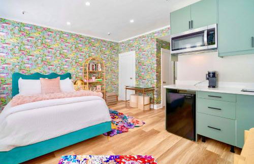 King Bed Mermaid suite - heart of Palm Beach, free parking included - Photo 9