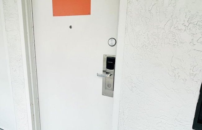 1/1 Condo-hotel With Double bed and Community Pool Miles From Disney! - Foto 16