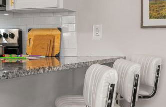 Cozy 4BR Home Pet Friendly Large Yard & Patio - Foto 17