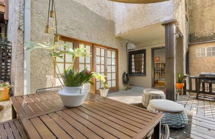 Spanish Revival Charm in Silver Lake w Patio BBQ Walkable Location Maltman Manor by AvantStay - Photo 28