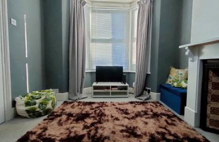 Comfortable Home Away From Home - Photo 8