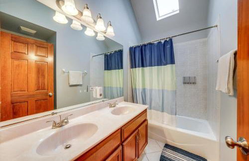 In-Home Theater Modern Naperville Vacation Rental - Foto 26